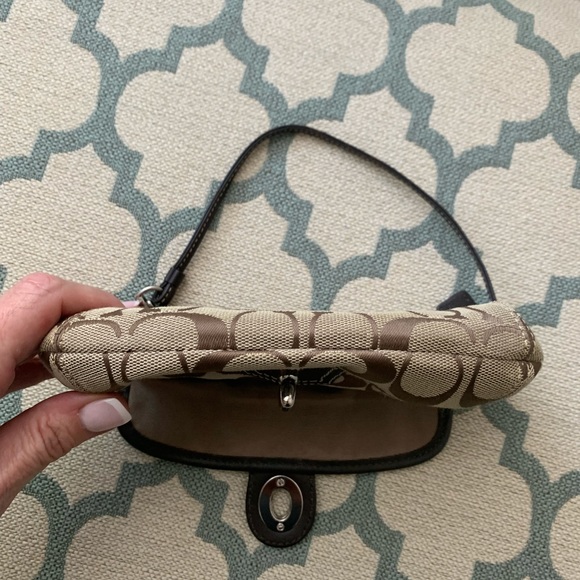 Coach Wristlet - Picture 3 of 8